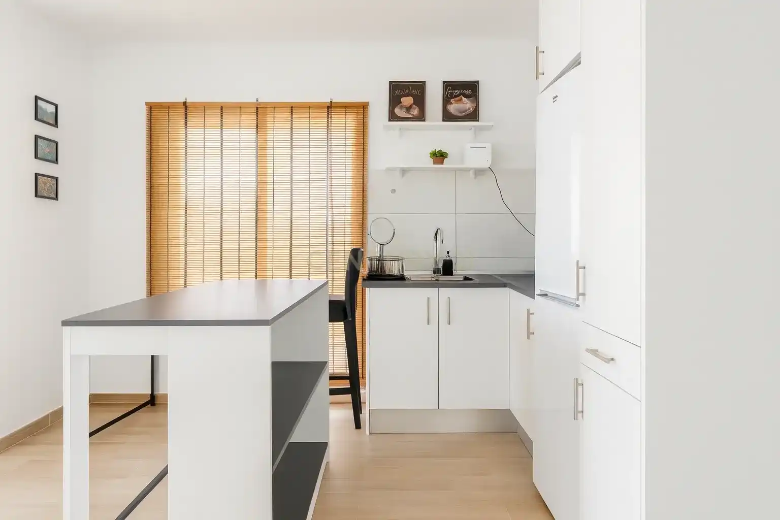 Cocina de Apartamento de alquiler en Calpe / Calp con Aire acondicionado, Lavadora y Microondas