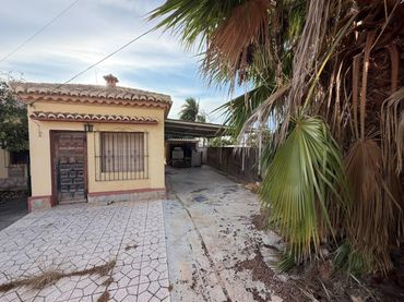 Villa con piscina in vendita a Zona Carrefour - Urbanizaciones