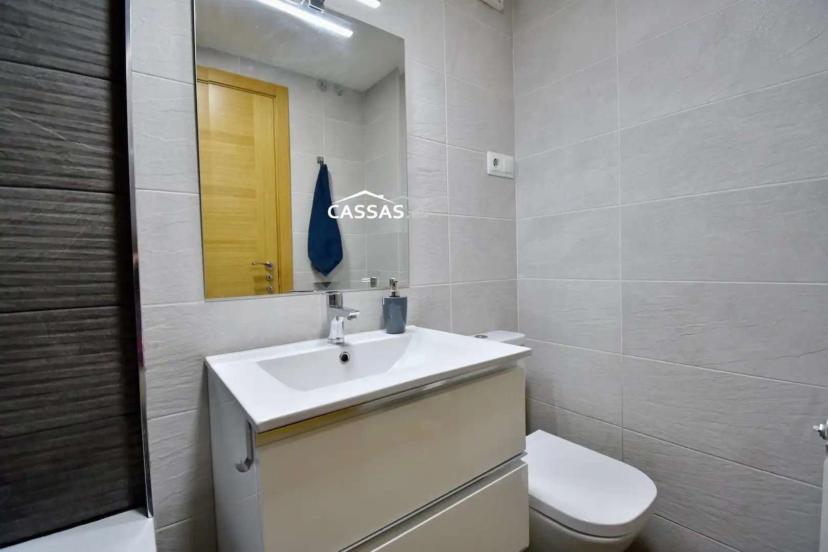 Bathroom of Flat for sale in Torrejón de Ardoz  with Air Conditioner, Heating and Parquet flooring