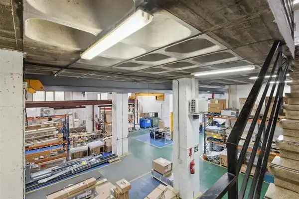 Nave industrial en venta en L'Hospitalet de Llobregat con Calefacción y Alarma