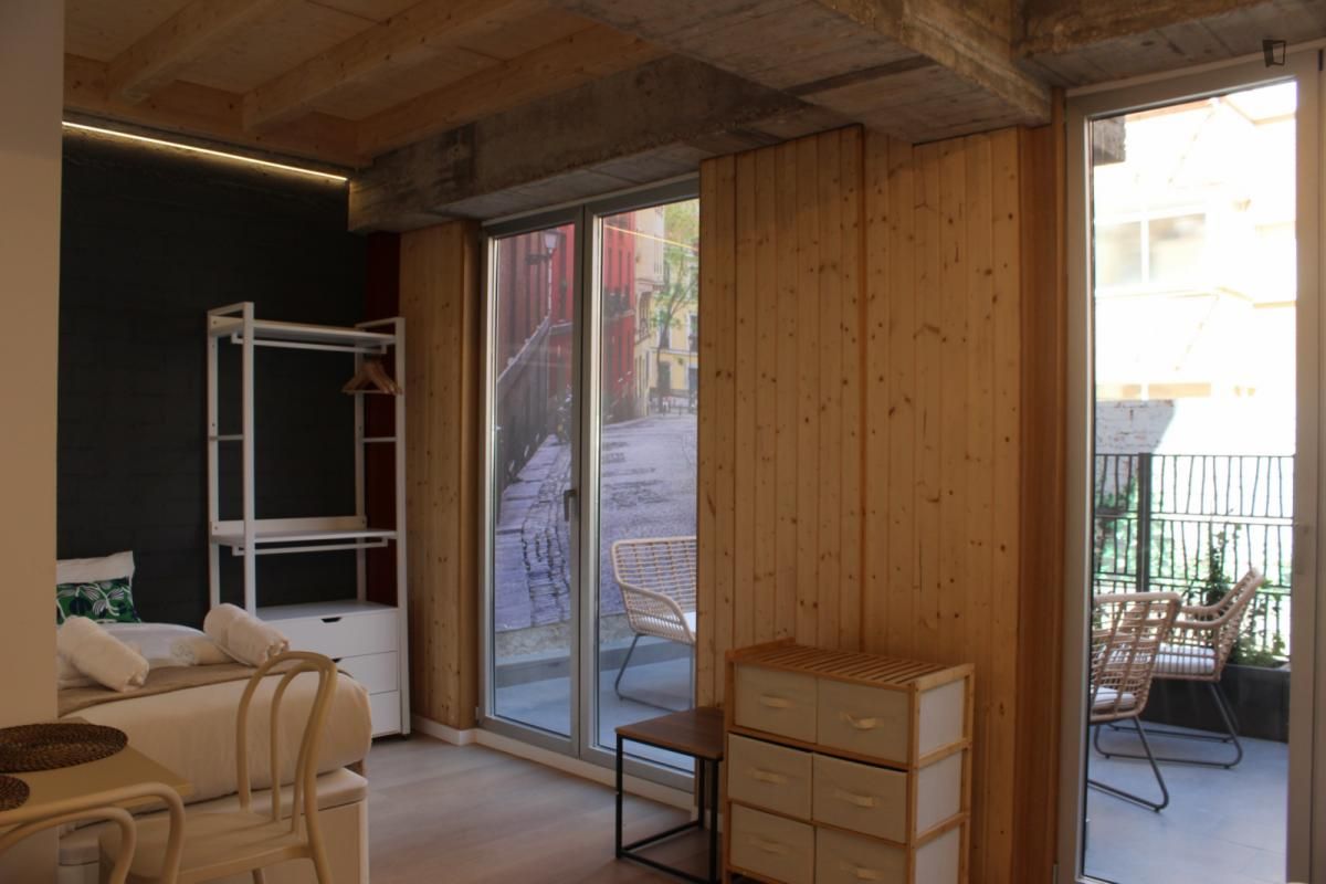 Study to rent in Guindalera