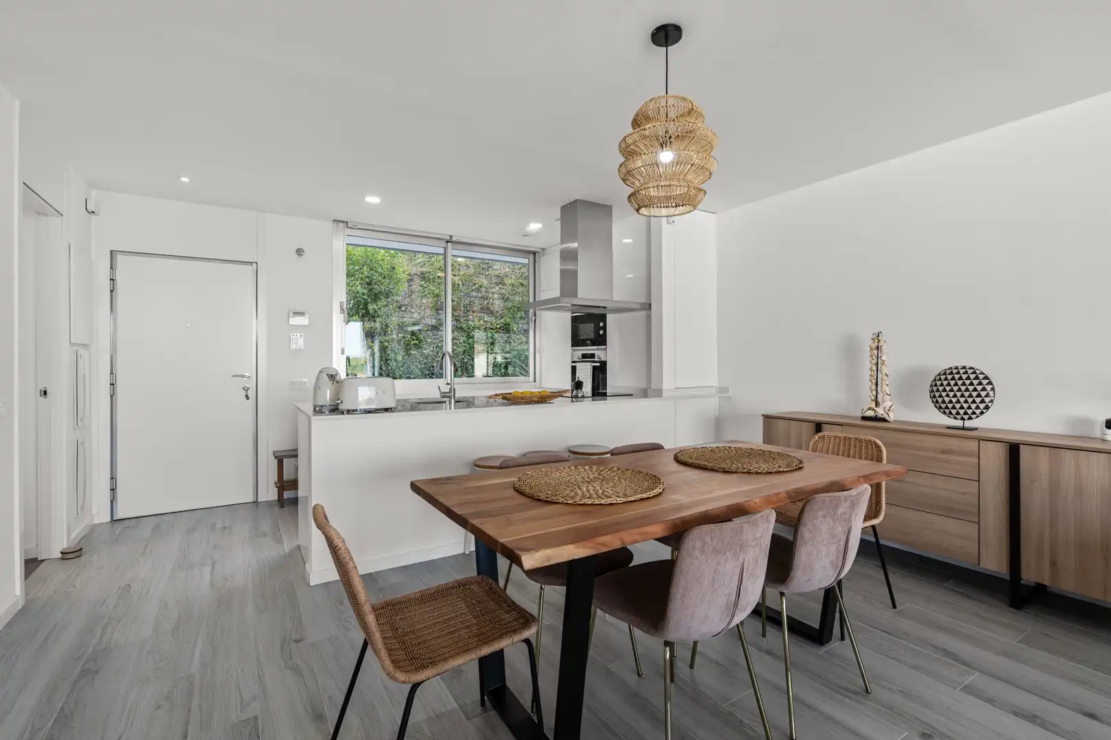Comedor de Casa adosada de alquiler en Estepona con Aire acondicionado, Terraza y Piscina