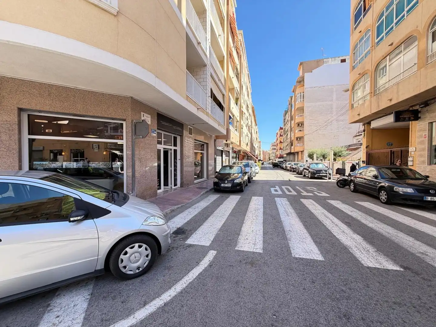 Vista exterior de Local en venda en Torrevieja amb Aire condicionat