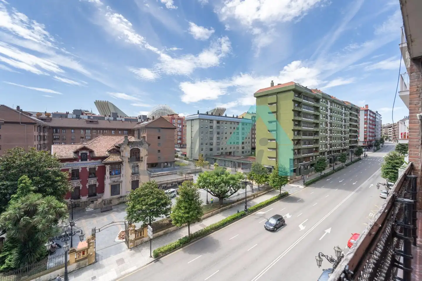 Vista exterior de Piso en venta en Oviedo  con Calefacción, Parquet y Terraza