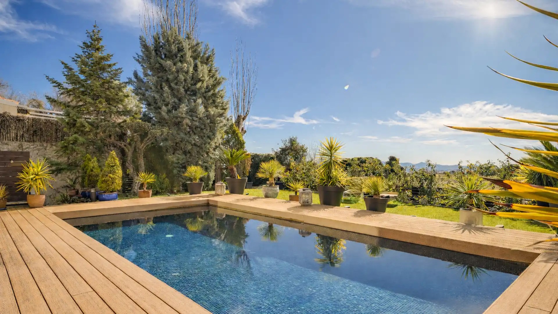 Schwimmbecken von Einfamilien-Reihenhaus zum Verkauf in Matadepera mit Klimaanlage, Heizung und Privatgarten