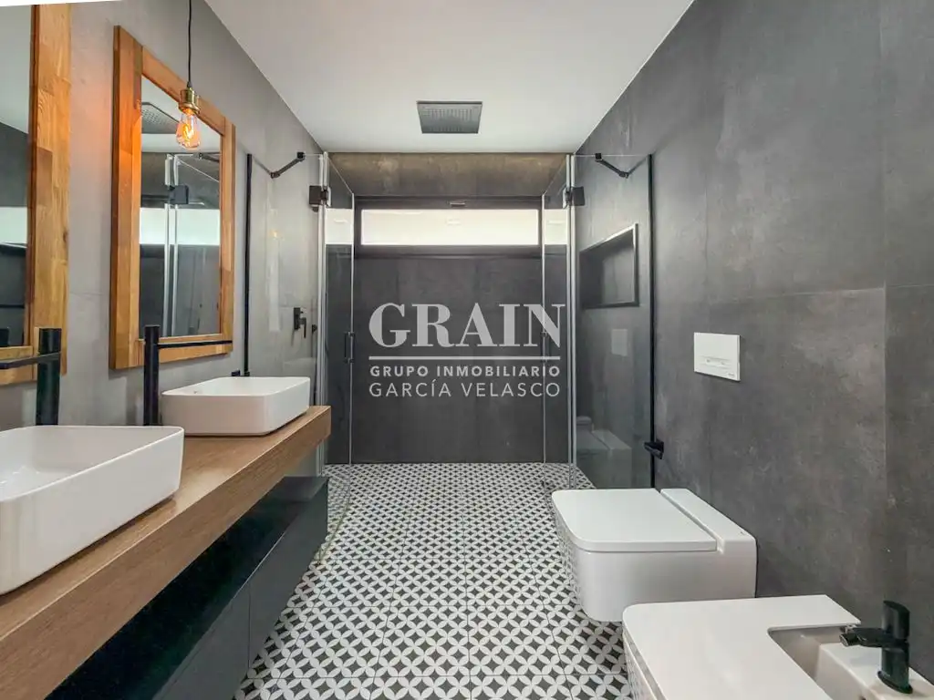 Badezimmer von Dachboden zur Miete in Albacete mit Heizung, Terrasse und Balkon