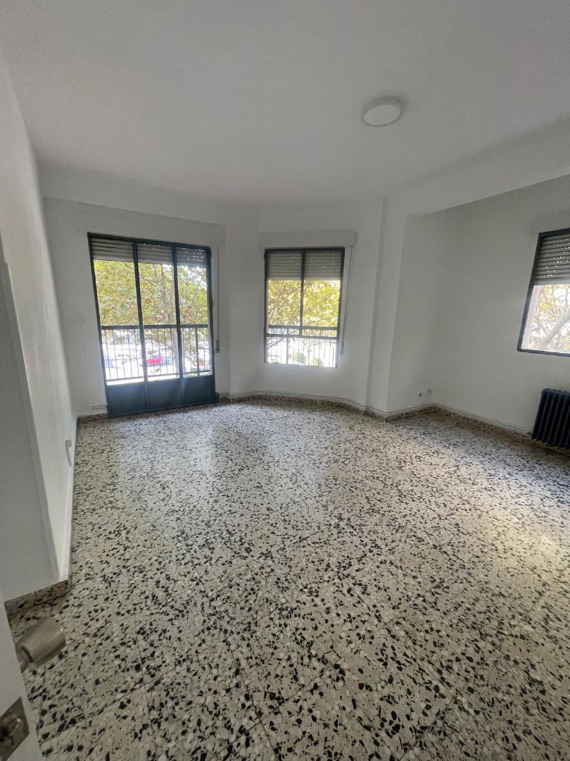 Dormitori de Pis de lloguer en Ciudad Real Capital amb Calefacció, Terrassa i Forn