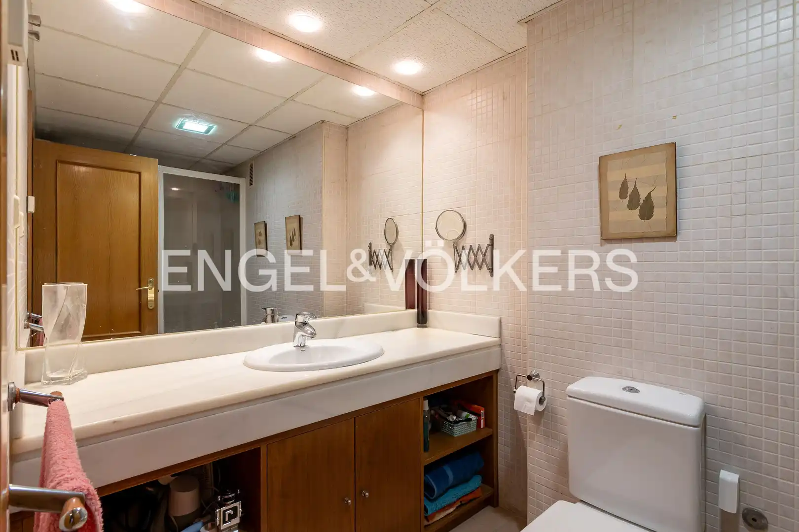 Baño de Piso en venta en Madrid con Aire acondicionado, Calefacción y Jardín privado
