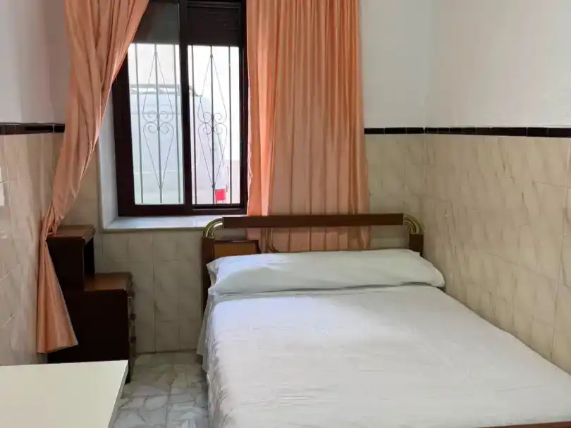 Schlafzimmer von Erdgeschoss zur Miete in Belmez mit Klimaanlage, Abstellraum und Möbliert