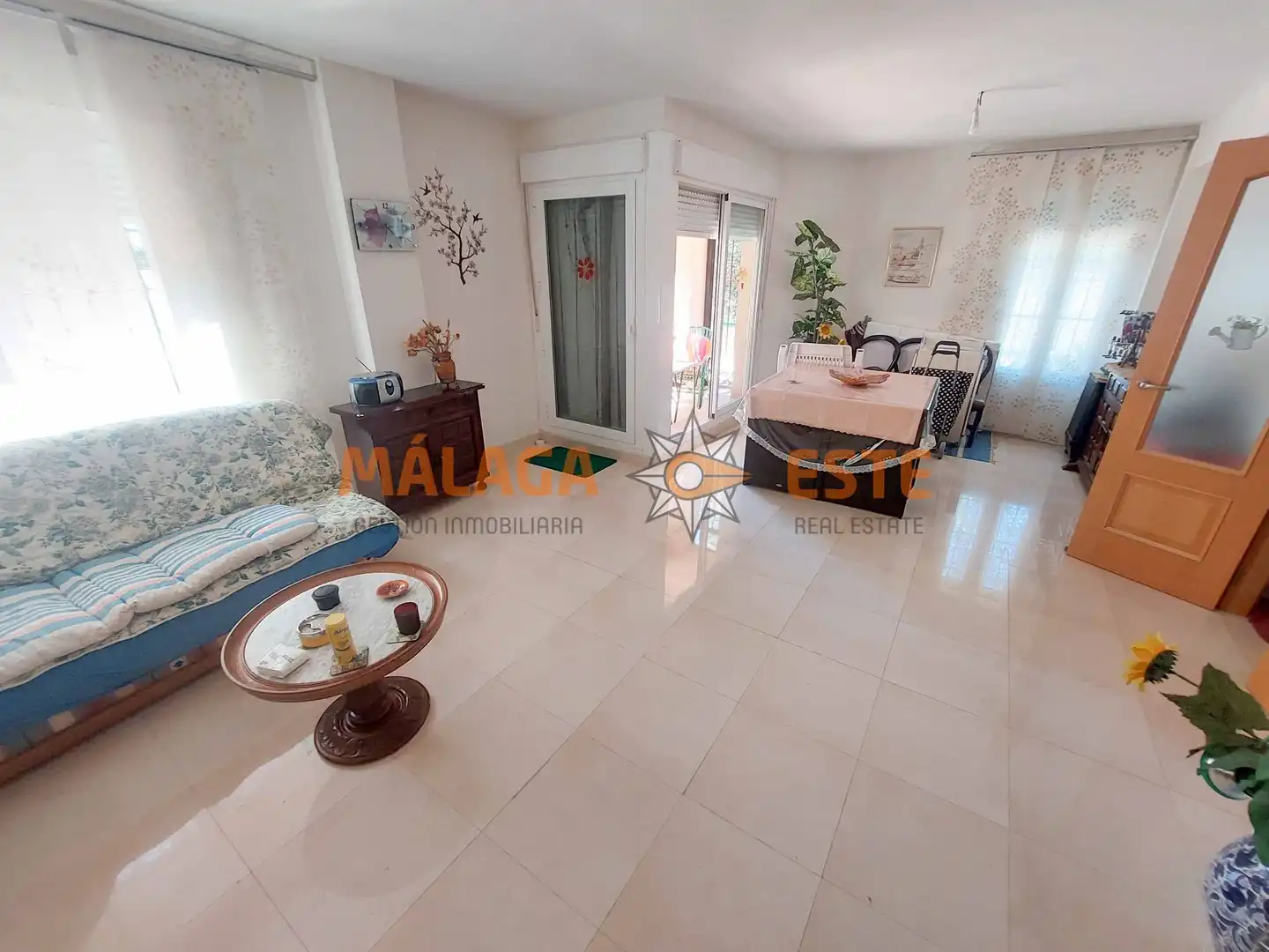 Vista exterior de Casa o xalet en venda en Vélez-Málaga amb Terrassa i Traster
