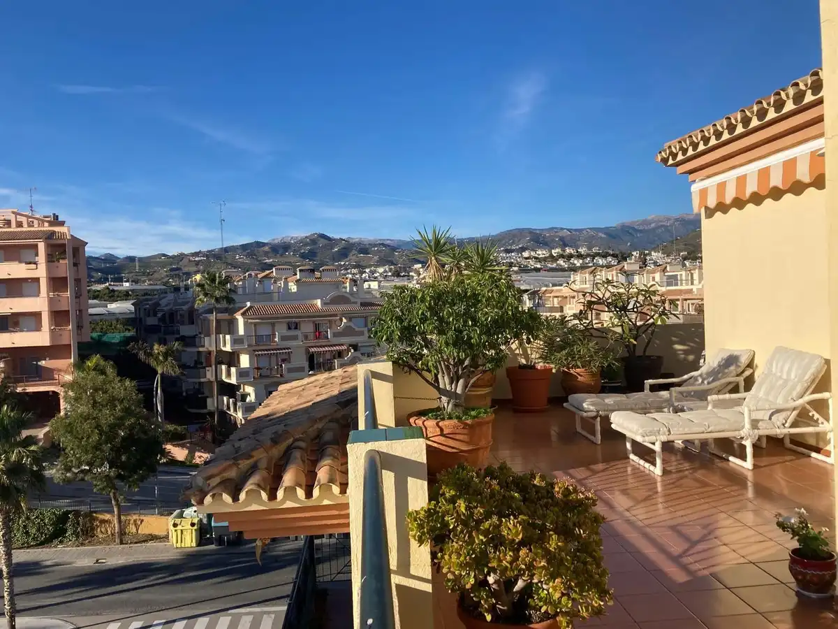 Vista exterior de Àtic en venda en Torrox amb Aire condicionat i Terrassa