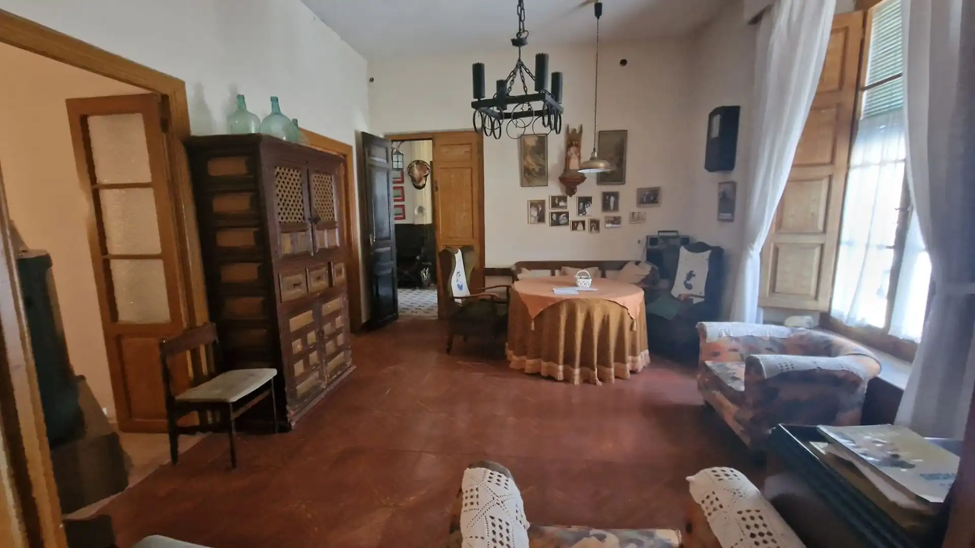 Sala d'estar de Casa o xalet en venda en Paradinas de San Juan amb Traster i Piscina