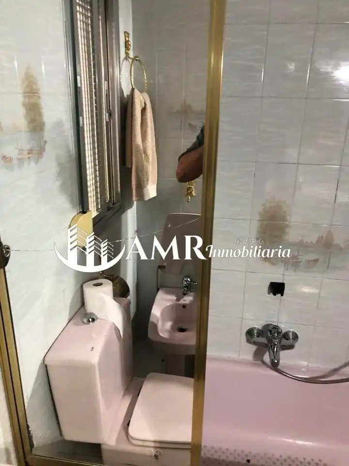 Badezimmer von Wohnung zum Verkauf in Reyes