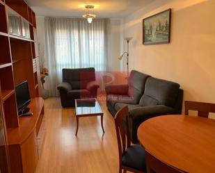 Sala d'estar de Apartament en venda en León Capital  amb Calefacció, Parquet i Terrassa