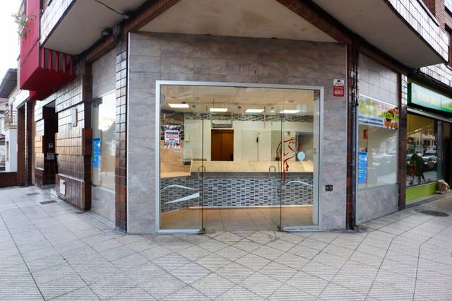 Local comercial en Alquiler en Oviedo - CL ADOLFO POSADA, 2 en Santo Domingo - El Campillín