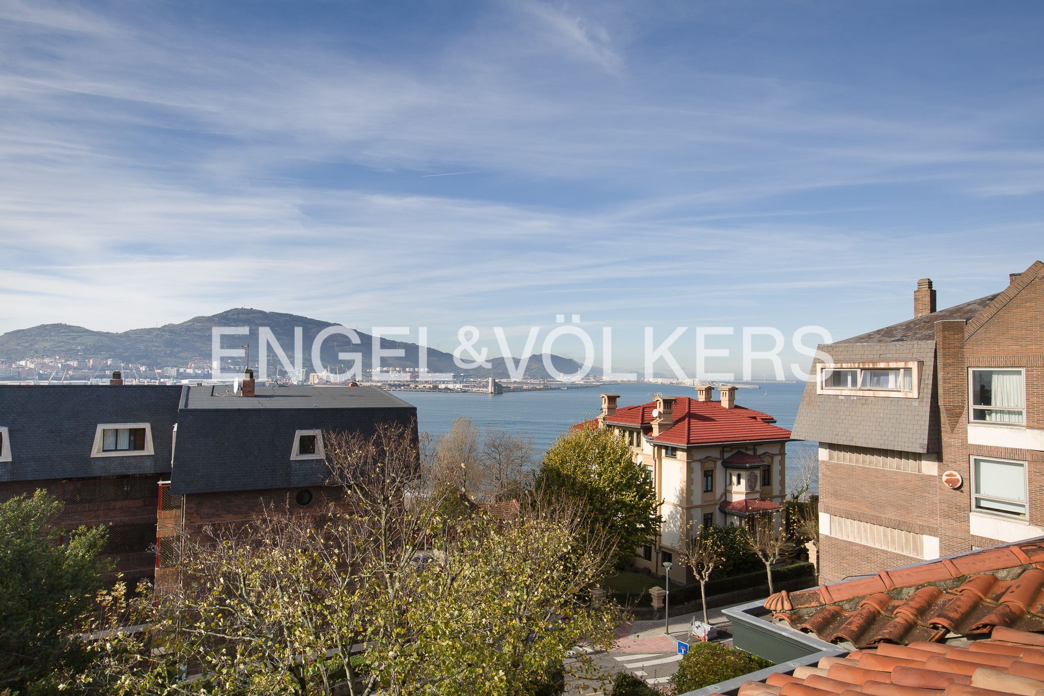 Vista exterior de Dúplex en venda en Getxo  amb Calefacció, Jardí privat i Parquet