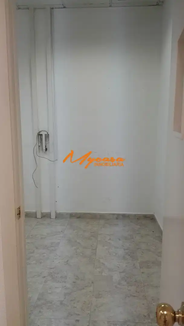 Local comercial en venda a Centro, imagen 2