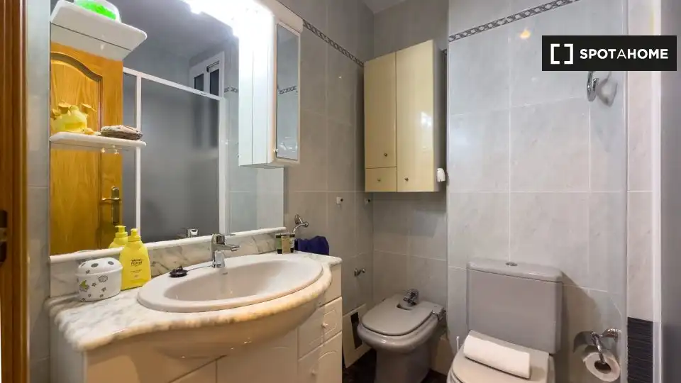 Bathroom of Apartments for share in Barcelona  with Air Conditioner, Terrace and Furnished
