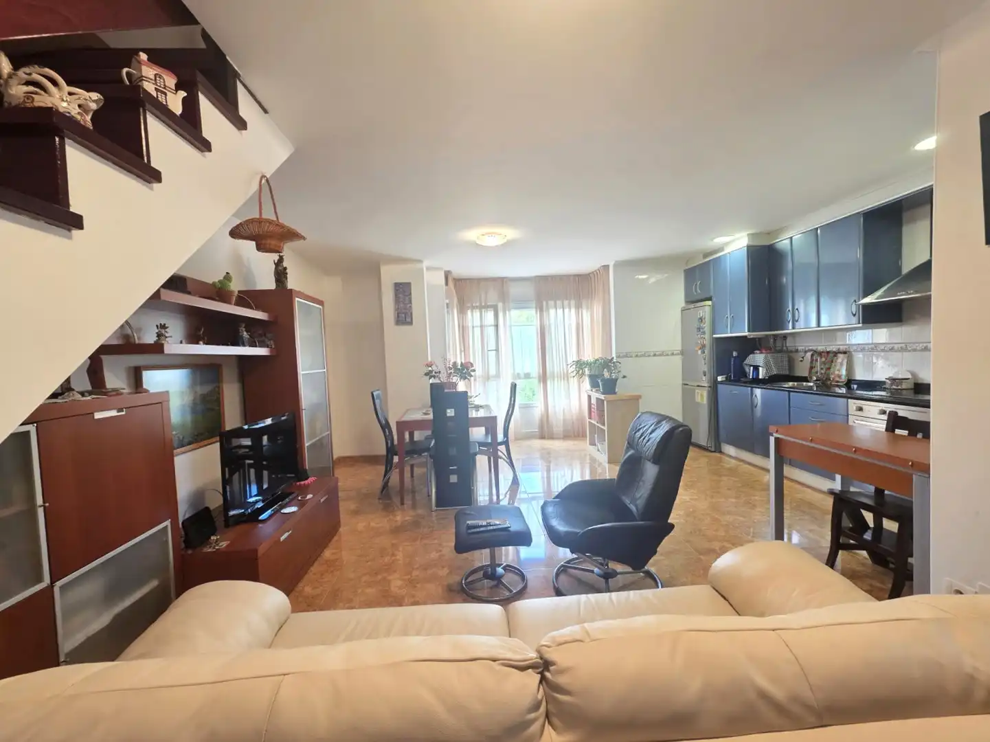 Wohnzimmer von Wohnung zur Miete in Nava mit Heizung
