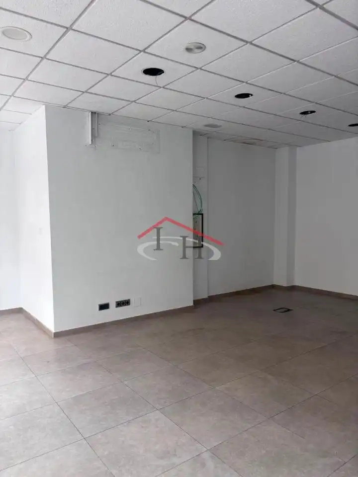 Local comercial en venda a Avenida Lancia, imagen 10