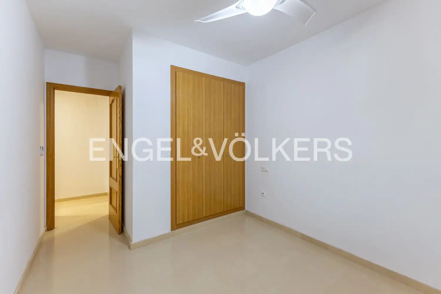Ático de alquiler en Rafelbuñol / Rafelbunyol con Aire acondicionado, Calefacción y Jardín privado