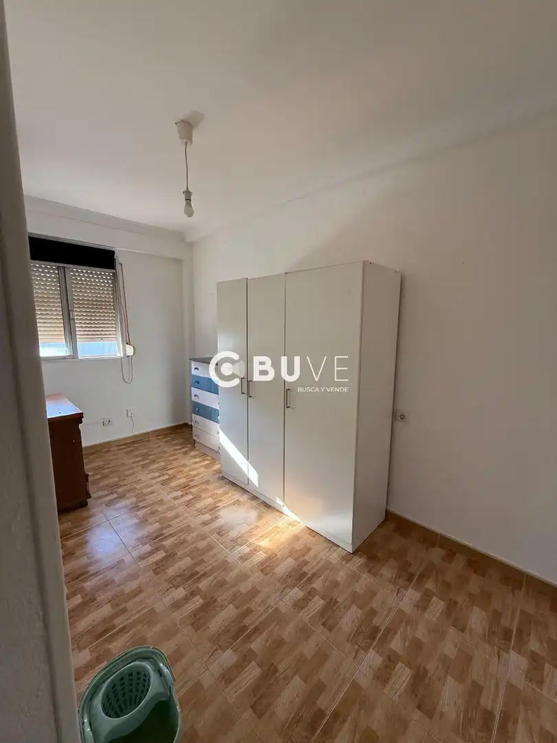 Bedroom of Flat for sale in Sevilla  with Air Conditioner and Storage room