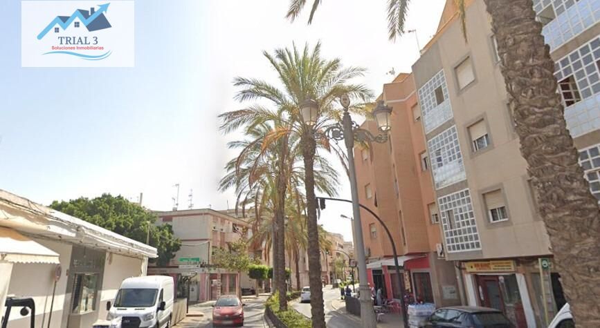 Vista exterior de Pis en venda en Roquetas de Mar