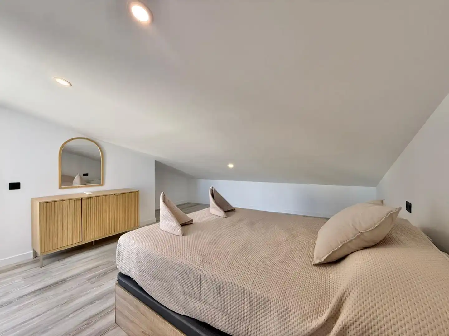 Habitación de Casa adosada de alquiler en  Palma de Mallorca con Aire acondicionado, Calefacción y Jardín privado