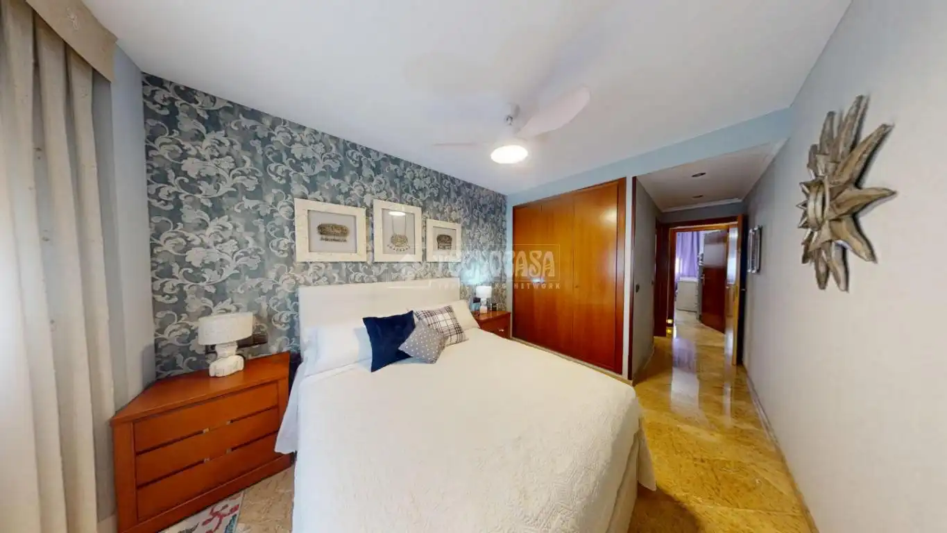 Bedroom of Flat for sale in Valencia  with Air Conditioner, Heating and Balcony