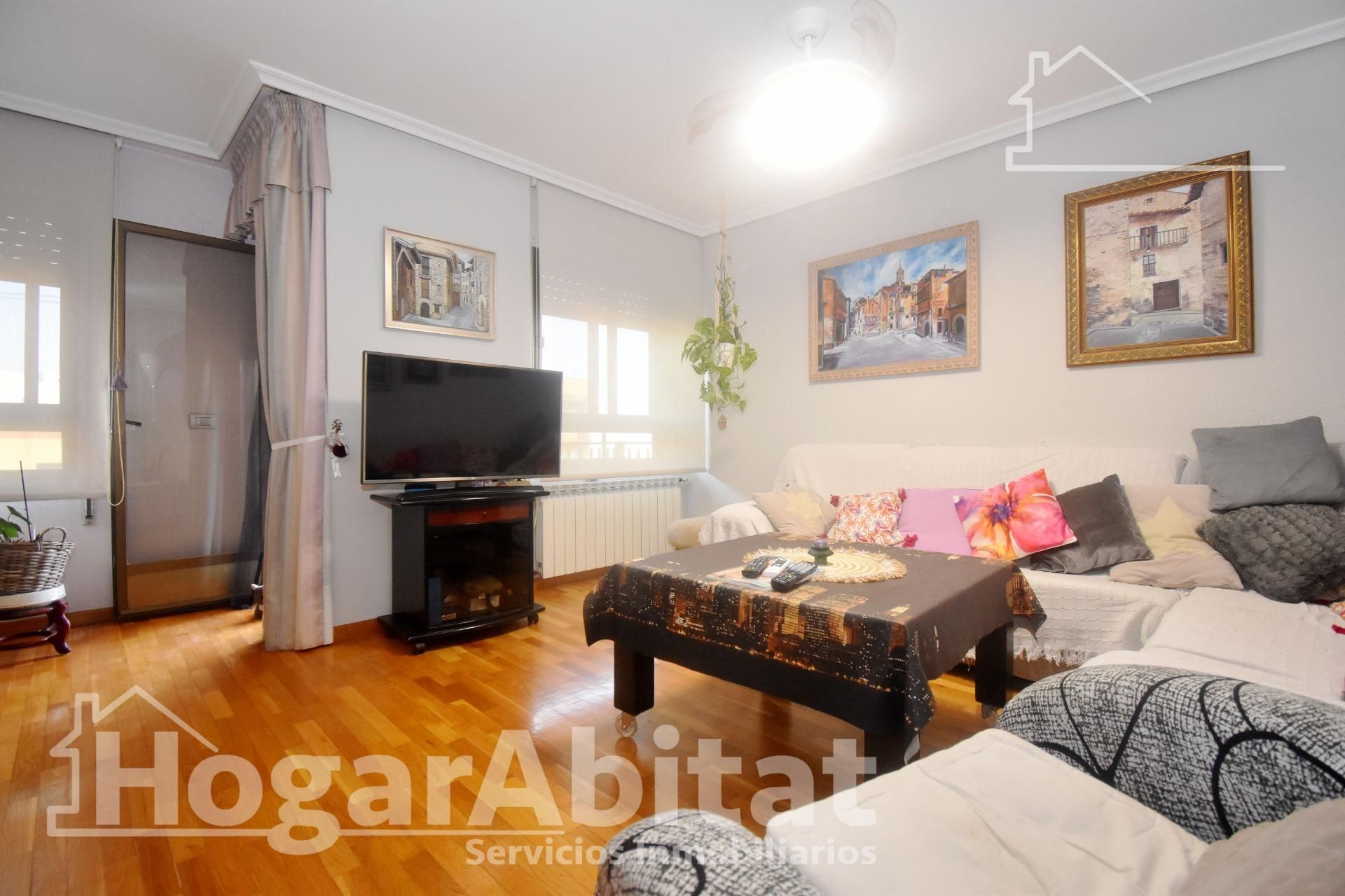 Sala d'estar de Pis en venda en Castellón de la Plana / Castelló de la Plana amb Calefacció, Terrassa i Balcó