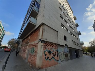 Local comercial en alquiler en Artigues - Llefià