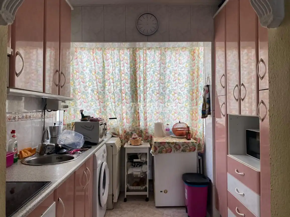 Kitchen of Flat for sale in Sevilla  with Air Conditioner and Balcony