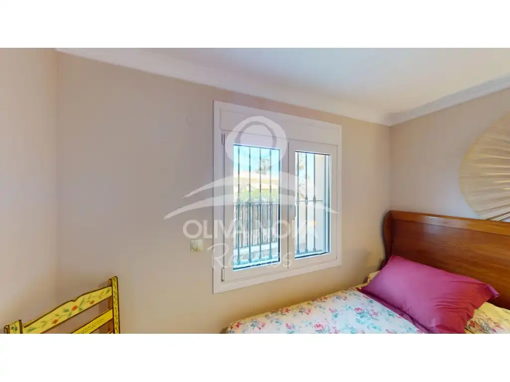 Habitación de Casa o chalet en venta en Oliva con Terraza y Piscina