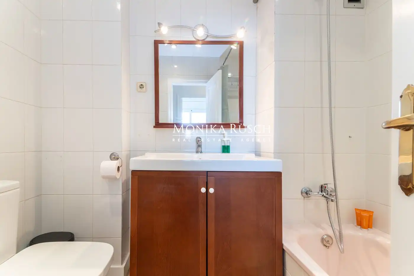 Baño de Piso en venta en Horta - Guinardó