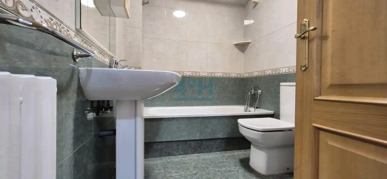 Baño de Piso de alquiler en Ourense Capital  con Calefacción, Parquet y Trastero
