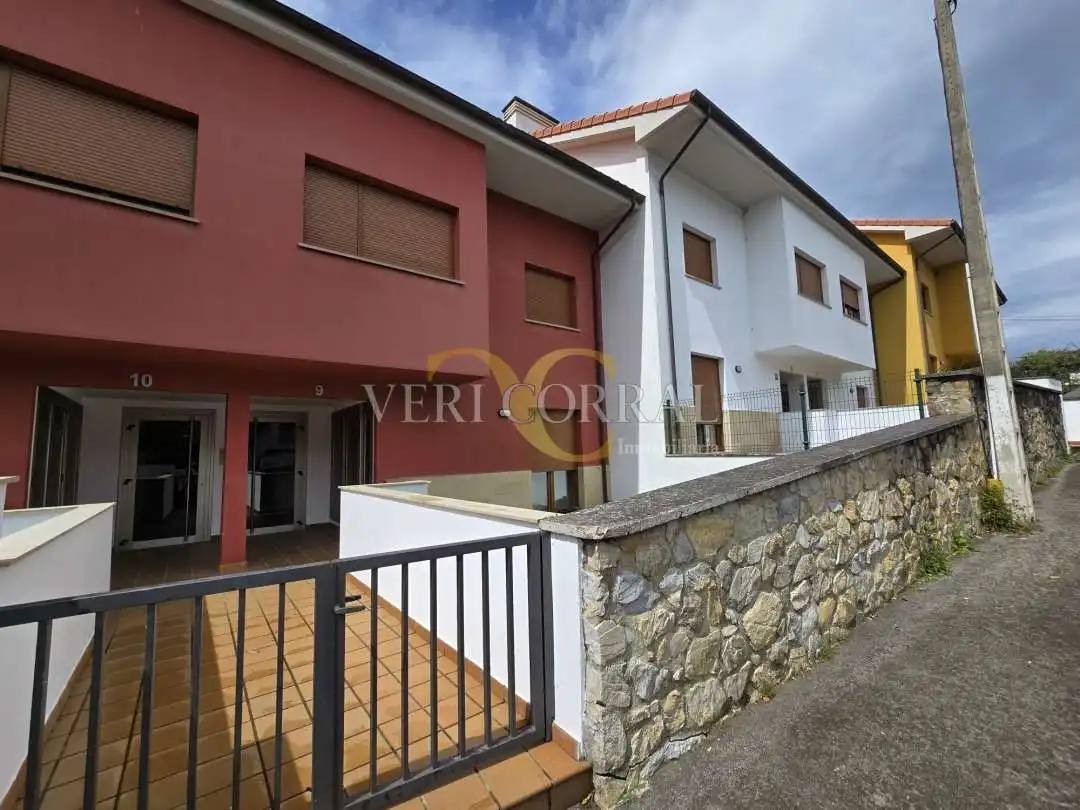 Vista exterior de Apartament en venda en Llanes amb Calefacció i Traster