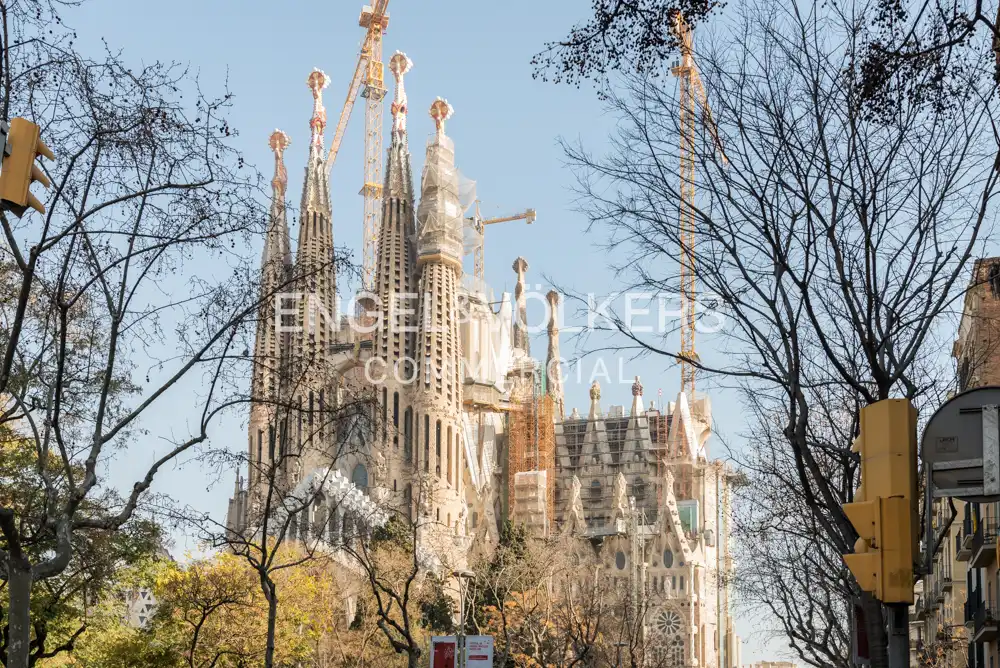 Vista exterior de Edifici en venda en Barcelona