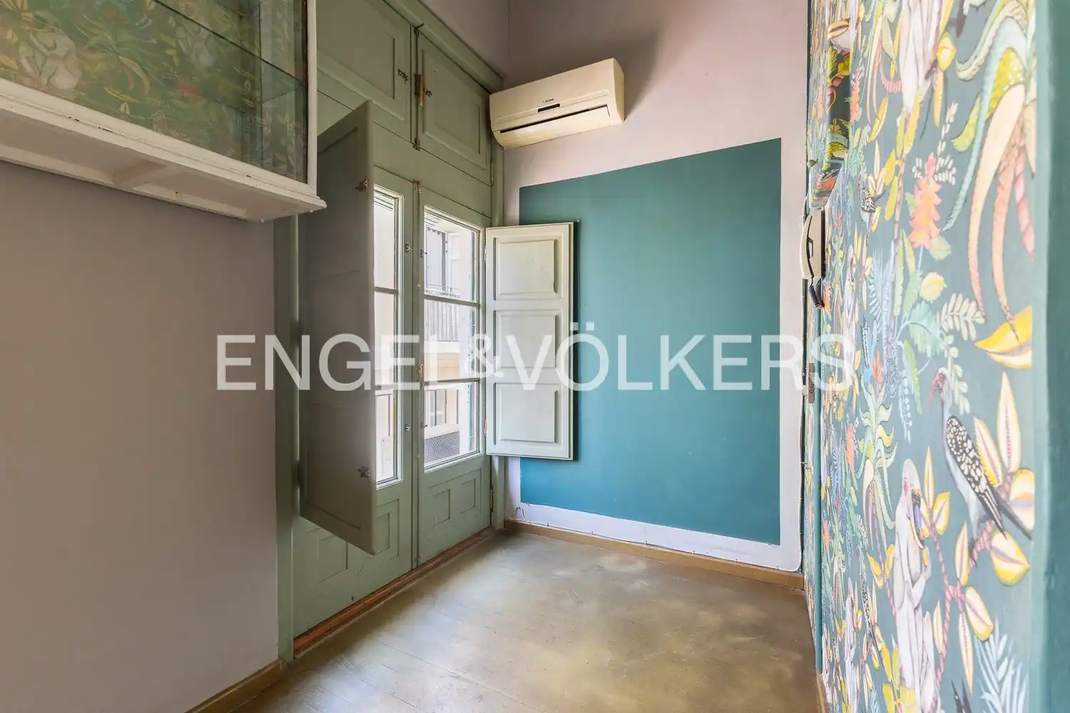 Bedroom of Flat for sale in Valencia  with Air Conditioner, Heating and Balcony