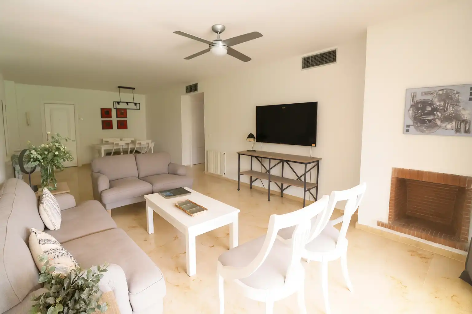 Living room of Ground floor for rent in Marbella  with Air Conditioner, Storage room and Furnished