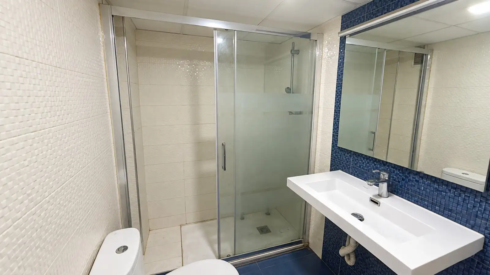 Bathroom of Flat for sale in Massanassa, Valencia