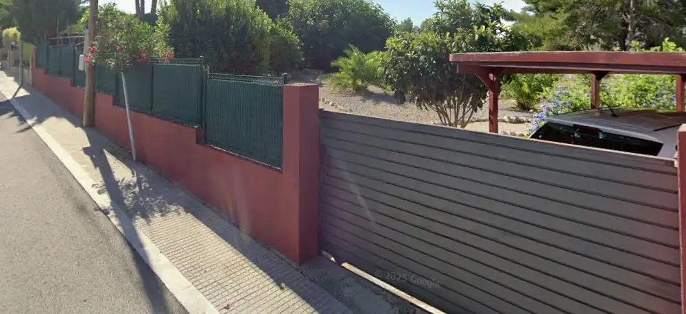 Terreno residencial en venta en Carrer Abat Escarré, imagen 2