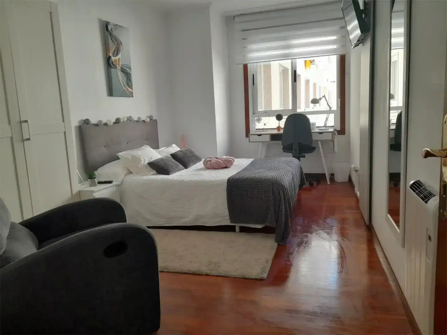 Dormitori de Apartament per a compartir en A Coruña Capital  amb Parquet, Moblat i Forn