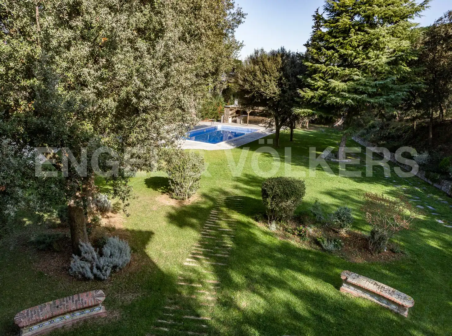 Garden of Country homes for sale in Llinars del Vallès  with Air Conditioner, Heating and Private garden