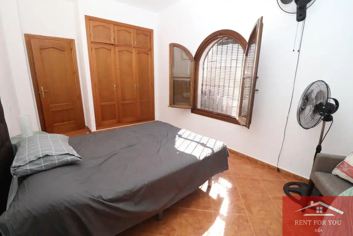Dormitori de Casa o xalet de lloguer en Alozaina amb Aire condicionat, Jardí privat i Piscina