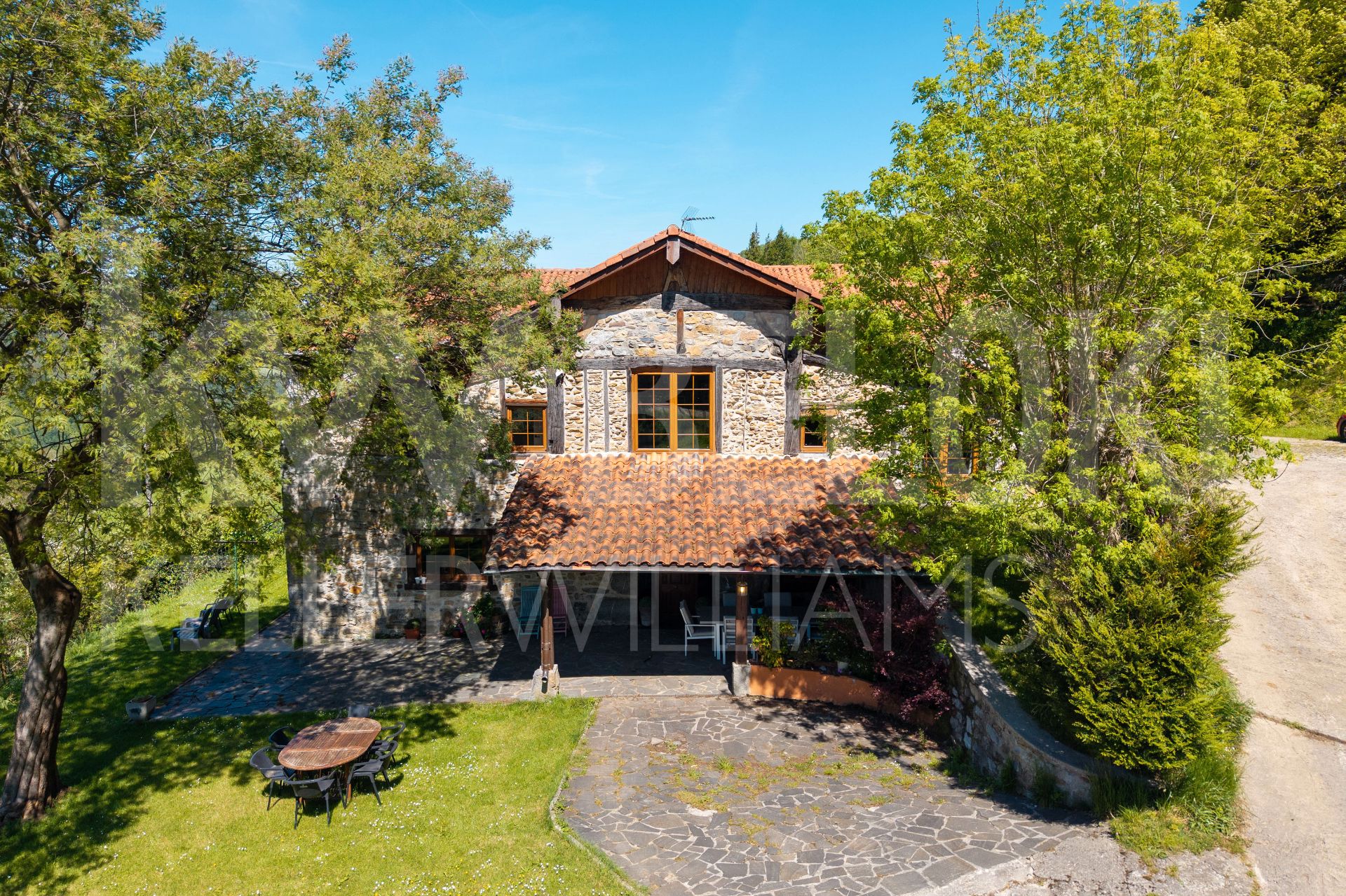 Vista exterior de Casa o xalet en venda en Errezil amb Calefacció, Jardí privat i Terrassa