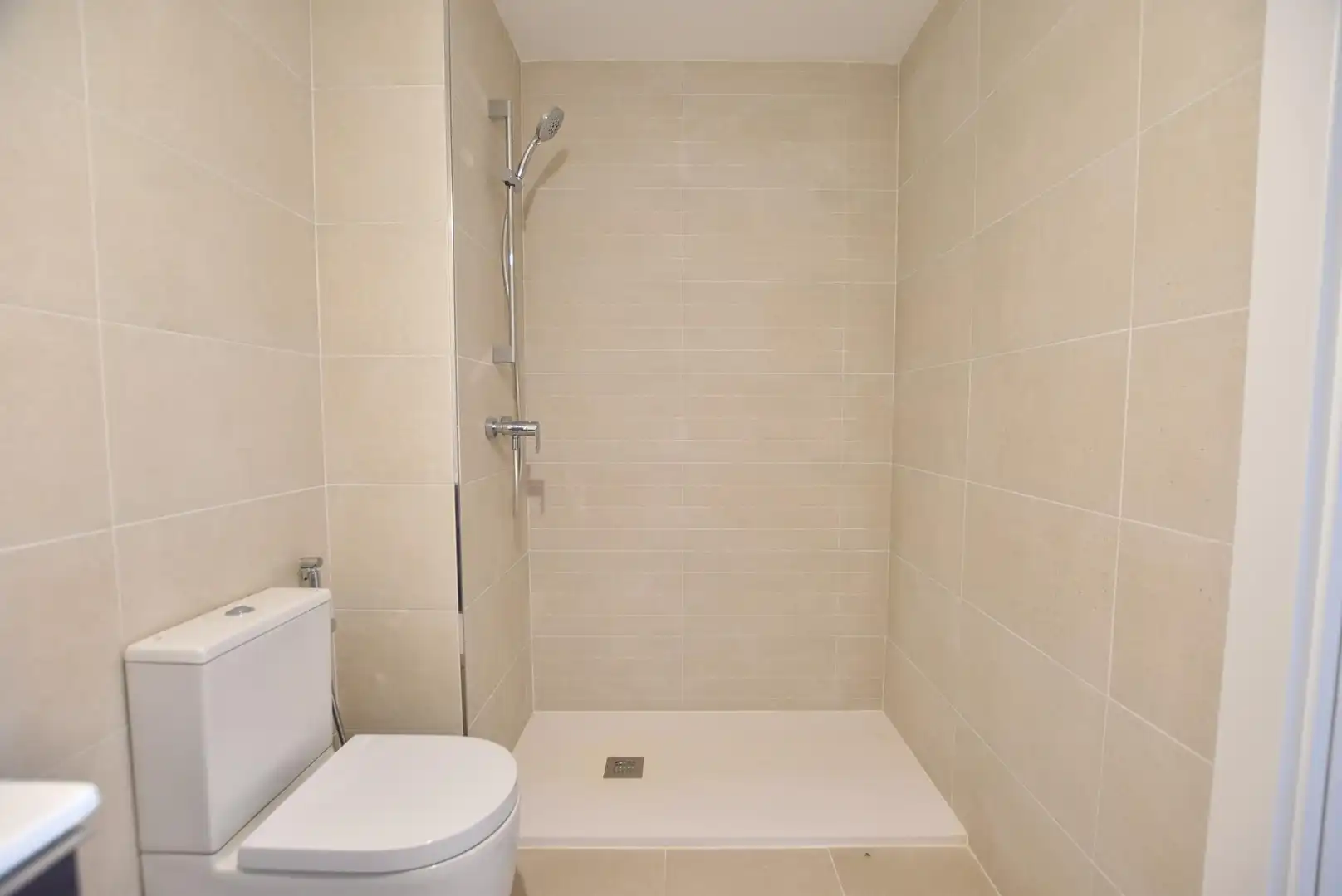Baño de Piso de alquiler en Granada con Calefacción, Terraza y Piscina comunitaria
