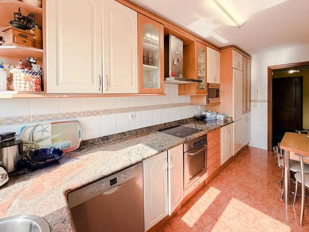 Cocina de Piso en venta en Santa Cruz de Bezana con Calefacción, Terraza y Trastero
