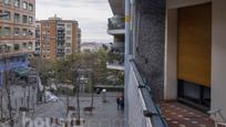 Vista exterior de Pis en venda en  Barcelona Capital amb Terrassa i Balcó