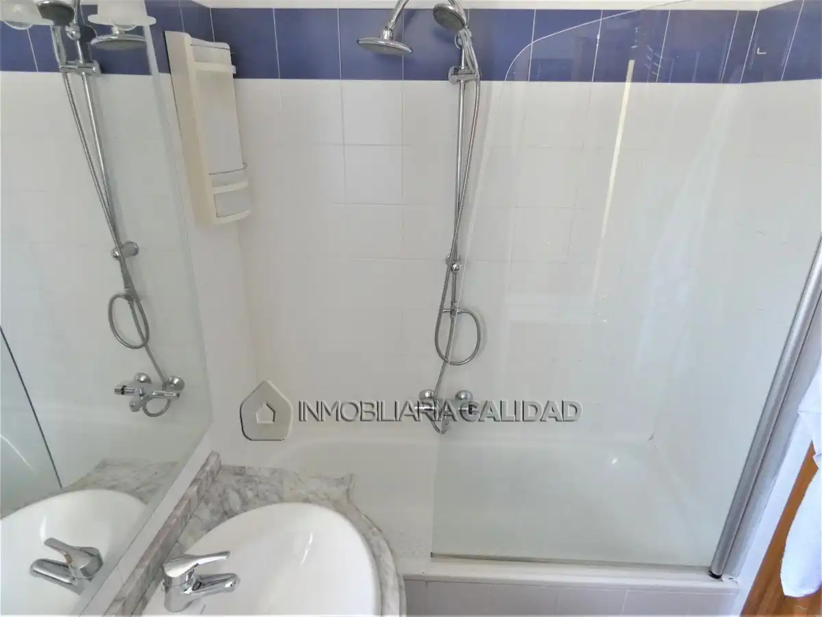 Bathroom of Flat for rent in Burgos  with Heating, Terrace and Furnished