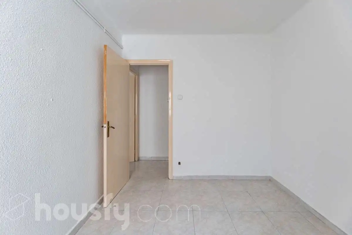 Bedroom of Flat for sale in Barcelona